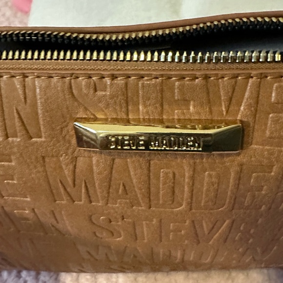 Camel Weekend Pouch - Picture 7 of 9